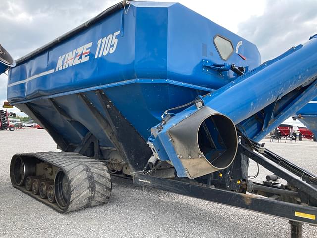 Image of Kinze 1105 equipment image 1