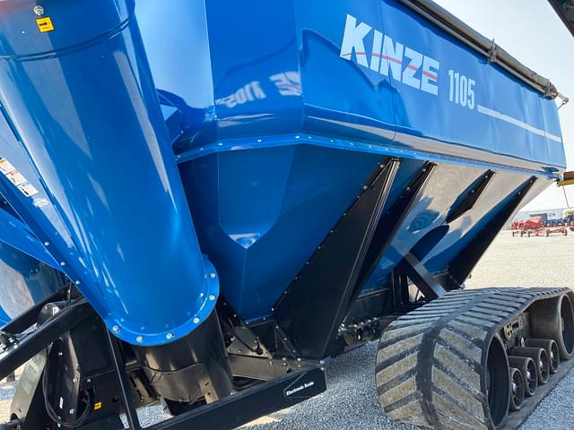 Image of Kinze 1105 equipment image 4