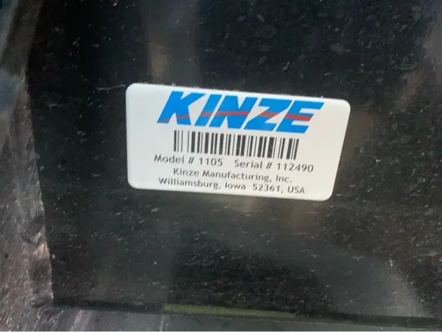 Image of Kinze 1105 equipment image 2