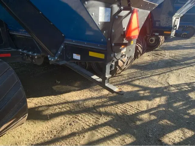 Image of Kinze 1105 equipment image 4