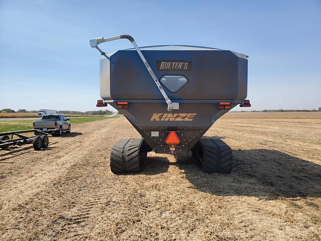 Image of Kinze 1305 equipment image 2