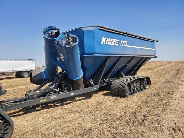 Image of Kinze 1305 equipment image 1