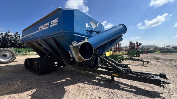 2019 Kinze 1305 Equipment Image0