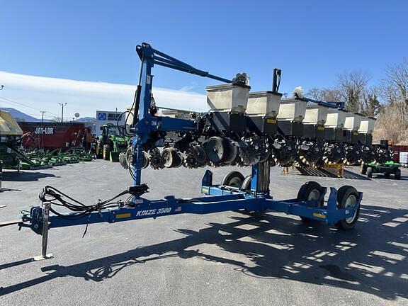 Image of Kinze 3500 equipment image 2