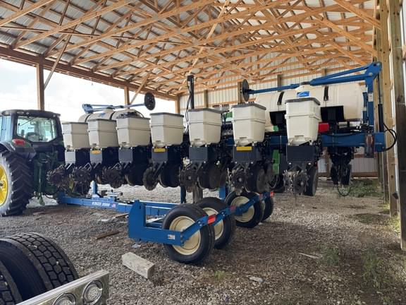Image of Kinze 3500 equipment image 1
