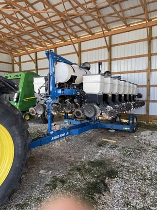 Image of Kinze 3500 equipment image 2