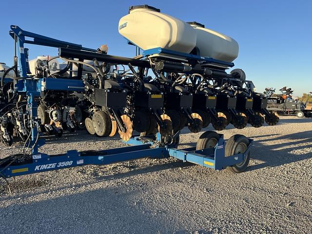 Image of Kinze 3500 equipment image 2