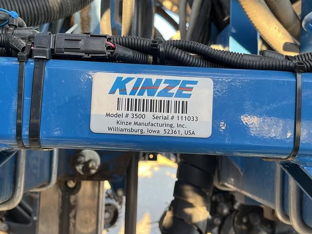 Image of Kinze 3500 equipment image 1