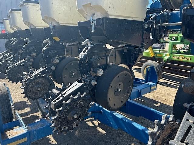 Image of Kinze 3500 equipment image 1