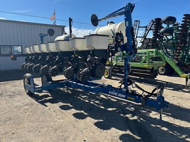 Image of Kinze 3500 equipment image 2