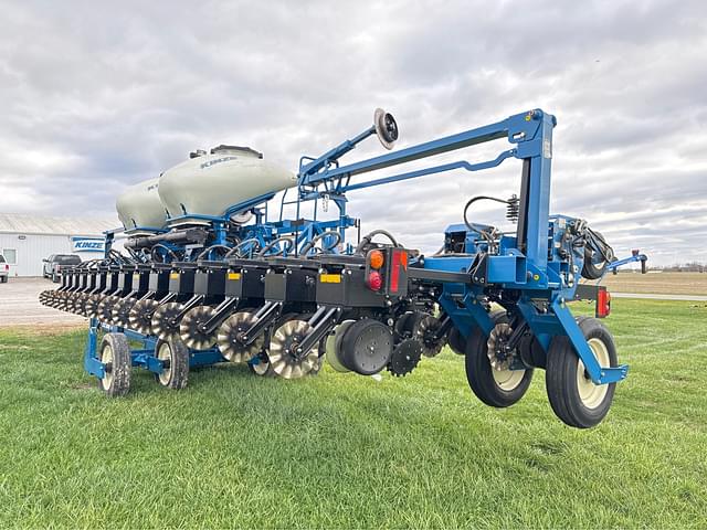 Image of Kinze 3600 equipment image 4