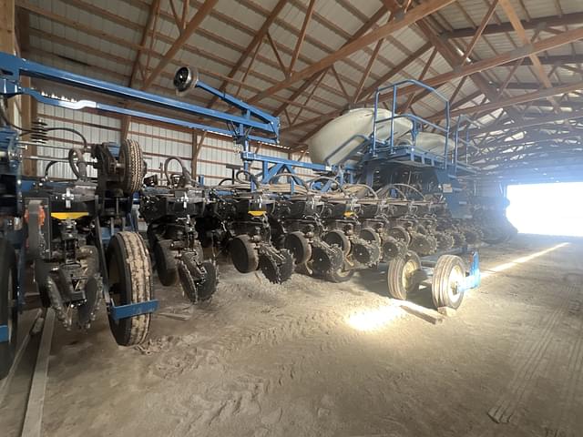 Image of Kinze 3600 equipment image 2