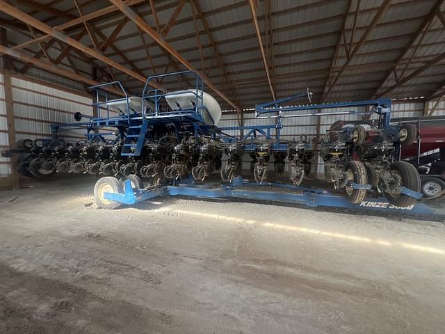 Image of Kinze 3600 equipment image 1