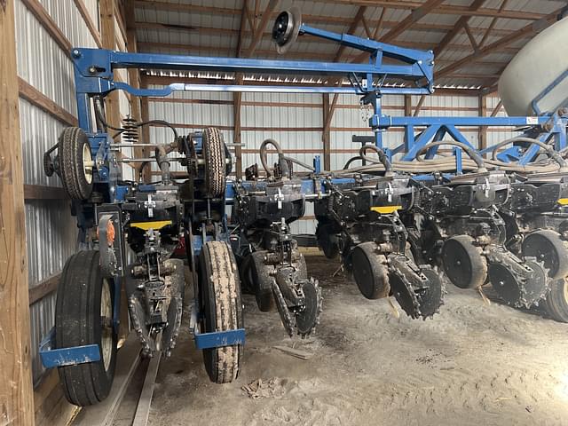 Image of Kinze 3600 equipment image 3