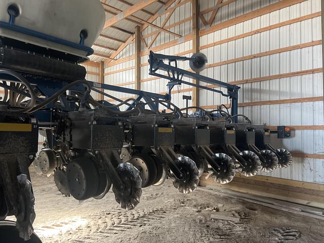 Image of Kinze 3600 equipment image 4