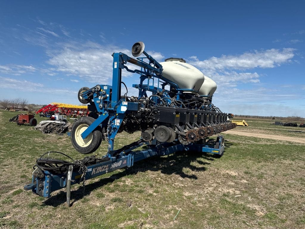 2019 Kinze 3600 Equipment Image0