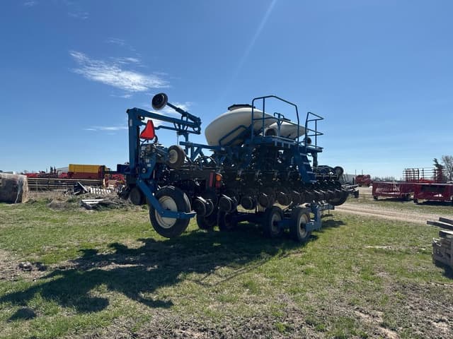 Image of Kinze 3600 equipment image 3