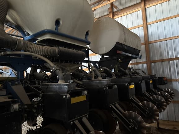 Image of Kinze 3600 equipment image 4