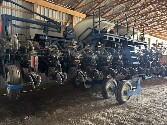 Image of Kinze 3600 equipment image 2