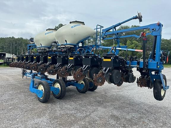 Image of Kinze 3600 equipment image 2