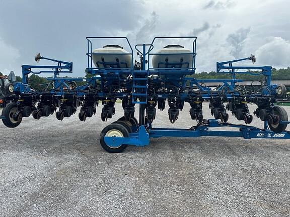 Image of Kinze 3600 equipment image 4