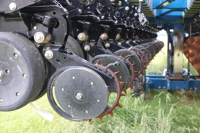 Image of Kinze 3600ASD equipment image 4