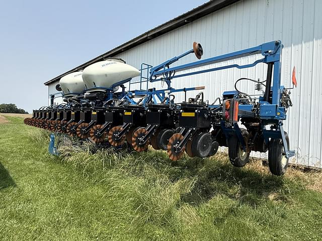 Image of Kinze 3600ASD equipment image 2