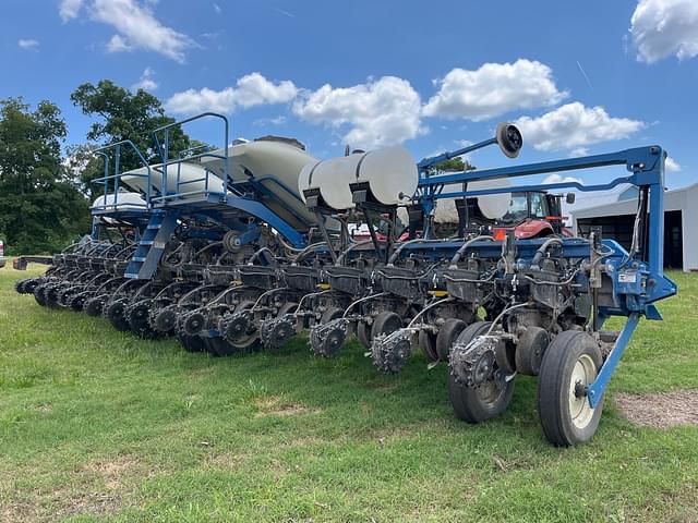 Image of Kinze 3660 equipment image 3