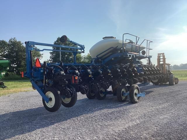 Image of Kinze 3660 equipment image 2