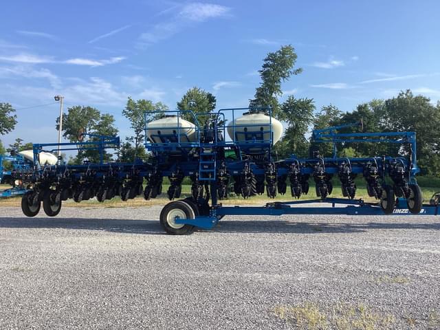 Image of Kinze 3660 equipment image 1