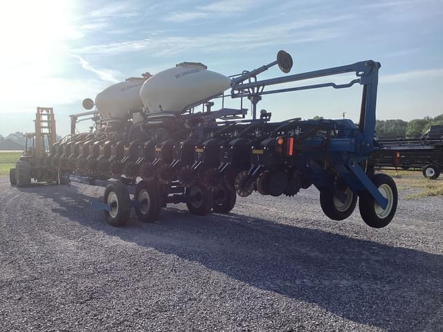 Image of Kinze 3660 equipment image 4