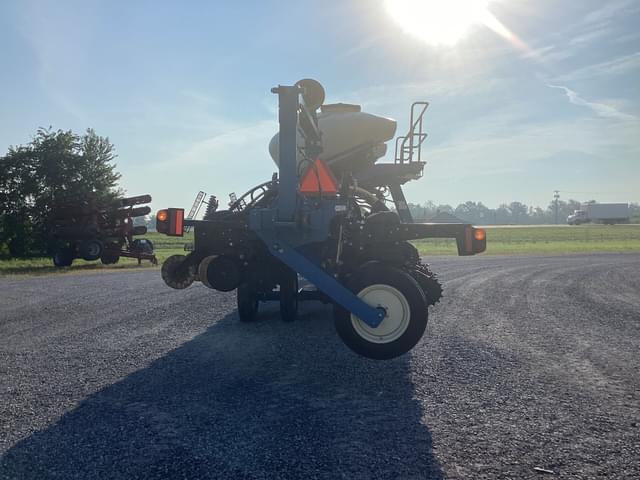 Image of Kinze 3660 equipment image 3