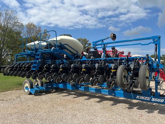 Image of Kinze 3660 equipment image 1