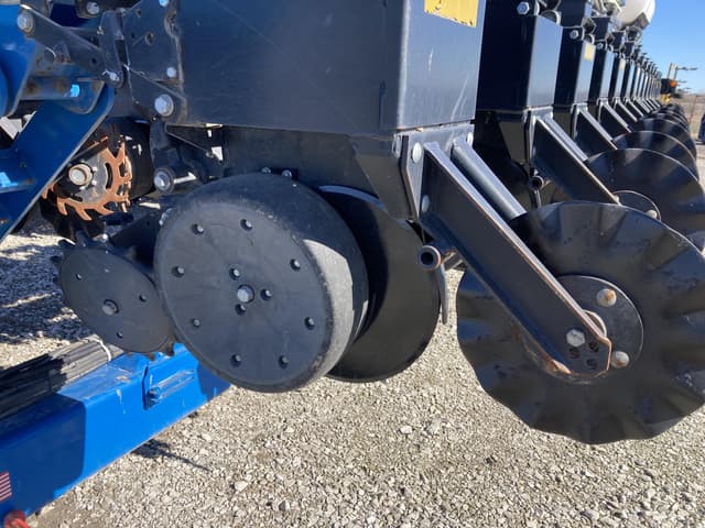 Image of Kinze 3660ASD equipment image 3