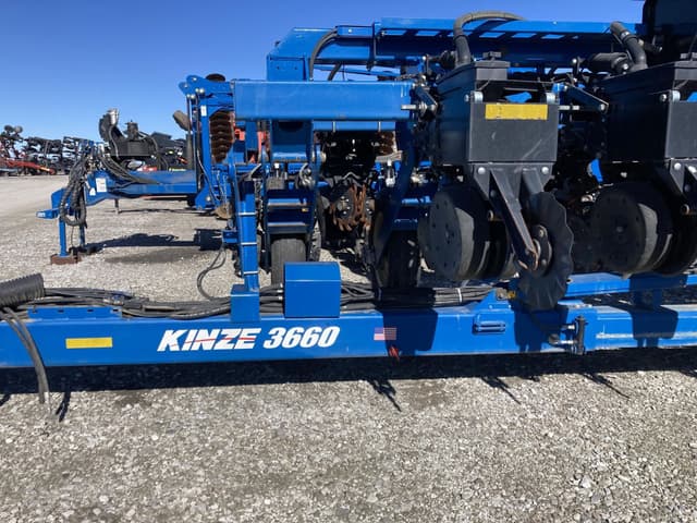 Image of Kinze 3660ASD equipment image 2