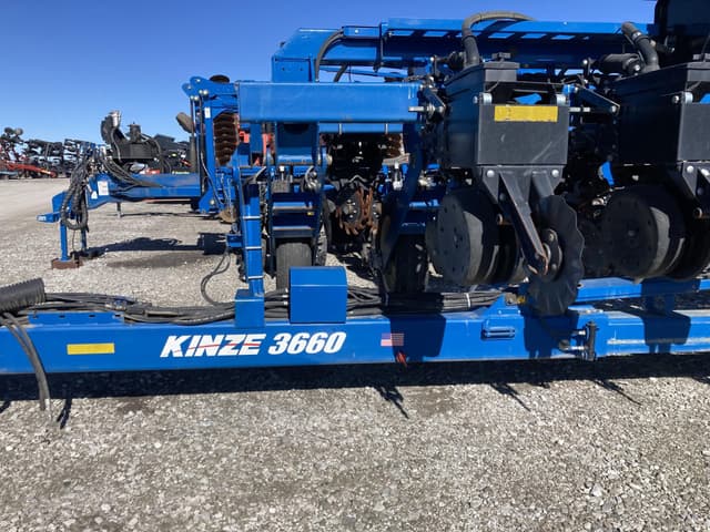 Image of Kinze 3660ASD equipment image 2