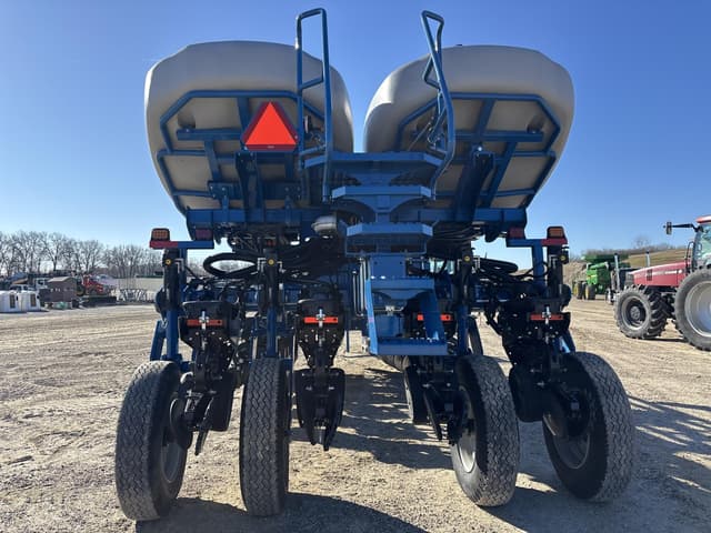 Image of Kinze 4900 equipment image 3