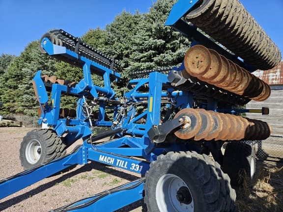 Image of Kinze Mach Till 331 equipment image 3
