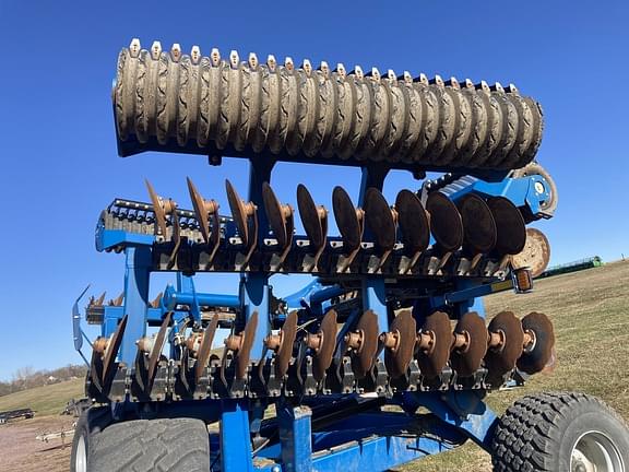 Image of Kinze Mach Till 331 equipment image 4