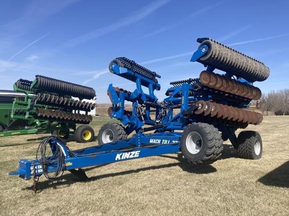 Image of Kinze Mach Till 331 equipment image 1