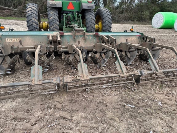 2022 KMC 5610 Equipment Image0