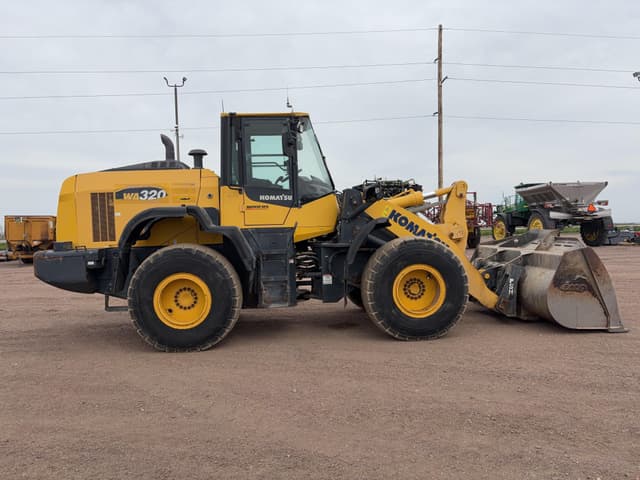 Image of Komatsu WA320 equipment image 3