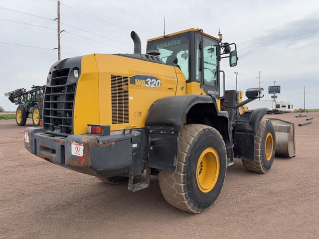 Image of Komatsu WA320 equipment image 4