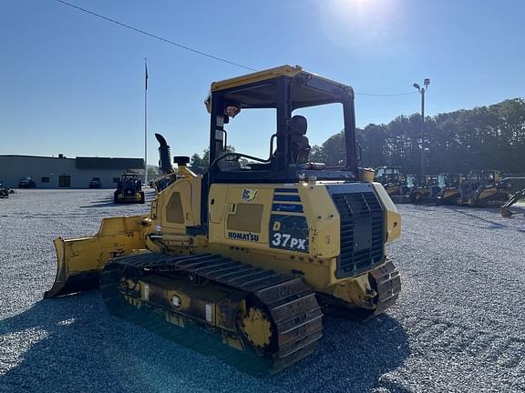 Image of Komatsu D37PX-24 equipment image 4