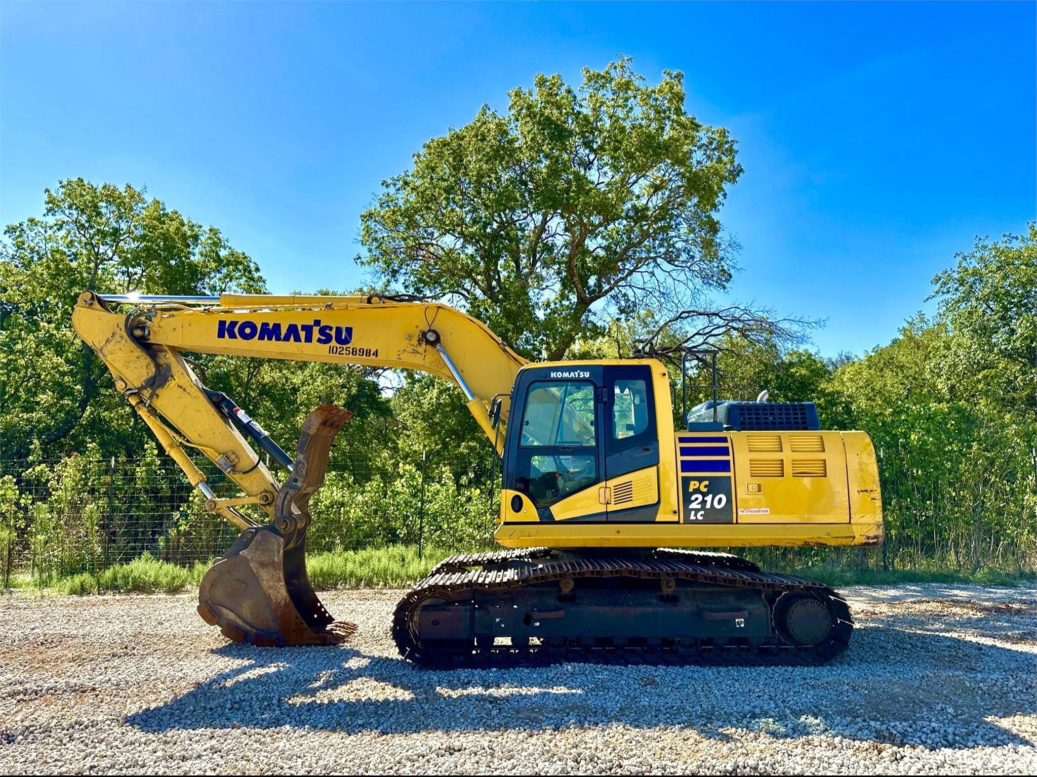 Main image Komatsu PC210 LC-11