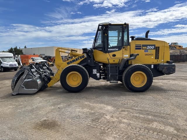 Image of Komatsu WA200-8 equipment image 4