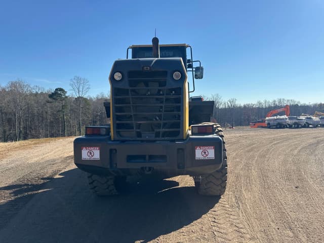 Image of Komatsu WA320-8 equipment image 4