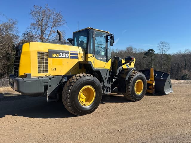Image of Komatsu WA320-8 equipment image 3