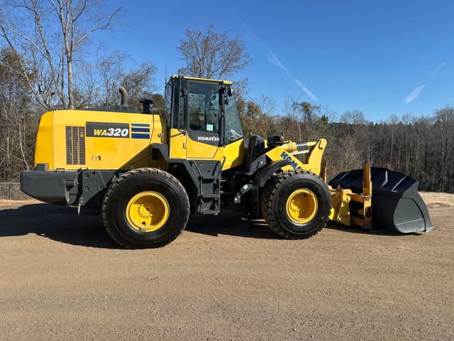 Image of Komatsu WA320-8 equipment image 2