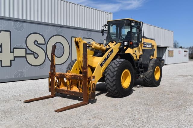 Image of Komatsu WA320-8 equipment image 1